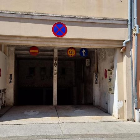 Apartment Gala With Balcony And Private Parking Poreč Exterior foto
