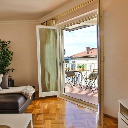 Apartment Gala With Balcony And Private Parking Poreč Exterior foto