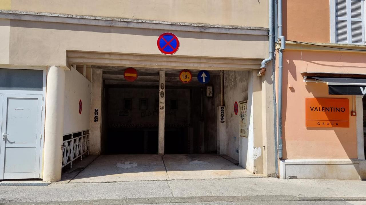 Apartment Gala With Balcony And Private Parking Poreč Exterior foto