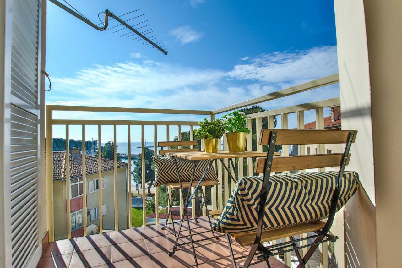 Apartment Gala With Balcony And Private Parking Poreč Exterior foto